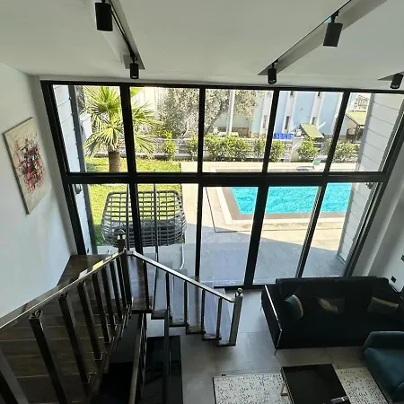 Turuncta Ozel Havuzlu Luks Marin 1