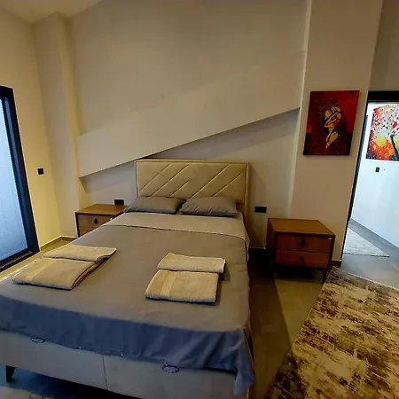 Turuncta Ozel Havuzlu Luks Marin 1