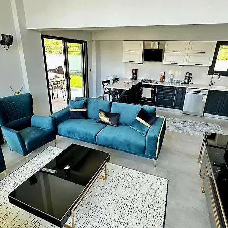 Turuncta Ozel Havuzlu Luks Marin 1 *