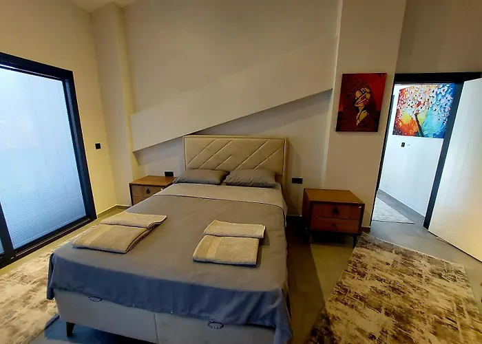 Turuncta Ozel Havuzlu Luks Marin 1