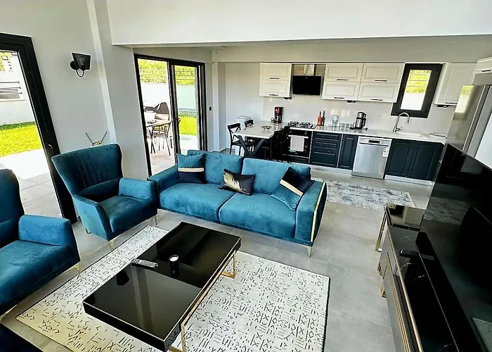 Turuncta Ozel Havuzlu Luks Marin 1 *